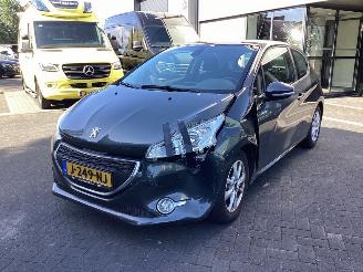 Schadeauto Peugeot 208 1.2 Vtu Allure 2012/8