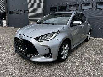 uszkodzony samochody osobowe Toyota Yaris VVT-I AIRCO / CRUISE / NAVI / CAMERA / STOELVERW 2023/6