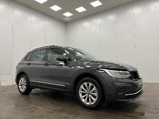 krockskadad bil auto Volkswagen Tiguan 1.5 TSI DSG Navi Clima 2023/10