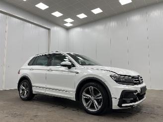 krockskadad bil auto Volkswagen Tiguan 2.0 TDI DSG R-Line Panoramadak Navi Clima 2020/2