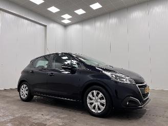 Schadeauto Peugeot 208 1.2 PureTech 5-drs Navi Airco 2017/10