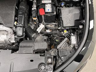 Peugeot 408 1.2 Autom. Allure Pack Navi Clima picture 17