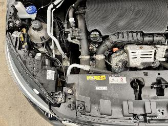 Peugeot 308 1.2 Executive Panoramadak Navi Clima picture 18
