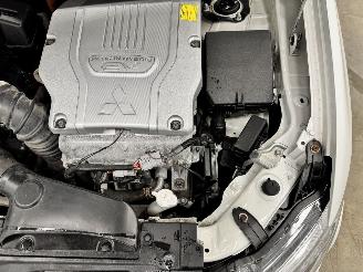 Mitsubishi Outlander 2.0 PHEV 4WD Instyle Navi Clima picture 21