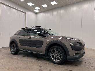 Voiture accidenté Citroën C4 cactus 1.2 PureTech Shine Navi Clima 2015/12