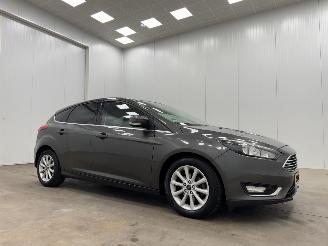 krockskadad bil auto Ford Focus 1.0 5-drs Navi Clima 2017/2