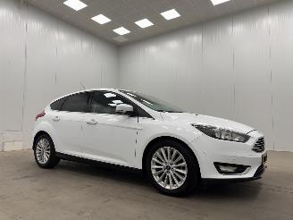 Schadeauto Ford Focus 1.0 Titamium 5-drs Navi Clima 2016/10