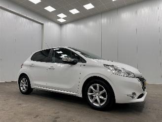 Coche accidentado Peugeot 208 1.2 PureTech Style Pack Navi Airco 2015/6