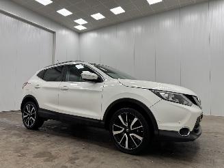 damaged passenger cars Nissan Qashqai 1.2 Tekna Panoramadak Navi Clima 2014/5