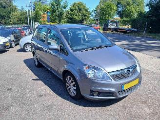 Damaged car Opel Zafira Zafira (M75) MPV 1.8 16V Ecotec (Z18XER(Euro 4)) [103kW] 2007/11