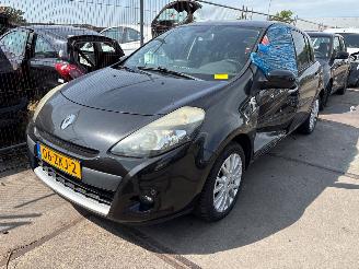Vaurioauto  passenger cars Renault Clio  2011/3