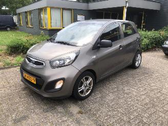 damaged passenger cars Kia Picanto  2011/8