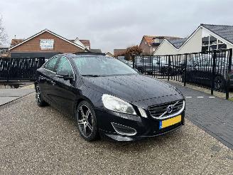 Schadeauto Volvo S-60 3.0 T6 AWD Summum | HEICO !! PANO!! 2010/5