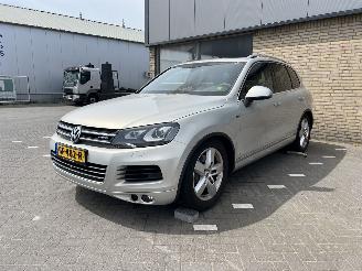 damaged passenger cars Volkswagen Touareg 3.0 TSI Hybrid 2012/9