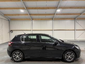 Schadeauto Peugeot 308 1.2 PureTech 81kW Blue Lease Clima 2016/12