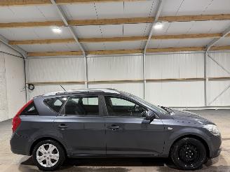 krockskadad bil auto Kia Cee d 1.4CVVT 66kW Clima X-Ecutive 2011/1