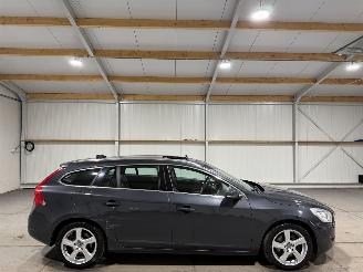 skadebil auto Volvo V-60 2.4D5 151kW Automaat Summum 2011/2