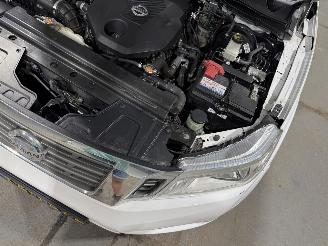 Nissan Navara 2.3dCi 120kW N-Connecta King Cab picture 29