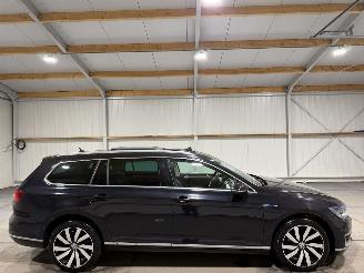 uszkodzony samochody osobowe Volkswagen Passat GTE 1.4TSI 115kW HighLine Leder Panoramadak 2015/12
