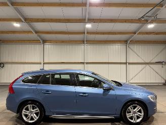 skadebil auto Volvo V-60 2.0T5 180kW Automaat Summum 2015/3