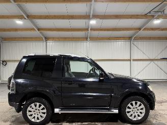 Schade bestelwagen Mitsubishi Pajero 3.2DID 125kW Automaat Invite High Roof AT HRV 2009/5
