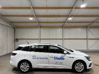 skadebil auto Renault Mégane 1.0TCE 84kW Clima Navi 2021/10
