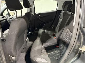 Peugeot 208 1.2VTi 60kW Clima Envy picture 21