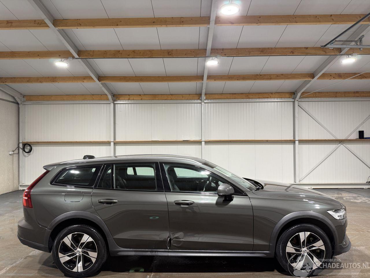 Volvo V-60 Cross Country 2.0B5 184kW Automaat AWD Pro