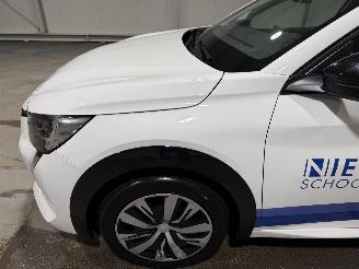 Peugeot e-208 EV 50kWh 100kW Active picture 14