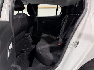 Peugeot e-208 EV 50kWh 100kW Active picture 31