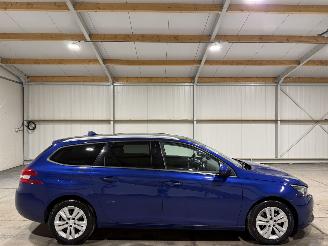 Schadeauto Peugeot 308 1.2PT 81kW Blue Lease Executive 2019/8