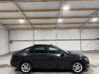 Damaged car Skoda Octavia 1.0TSI 85kW Automaat  Style Business Panoramadak 2019/1