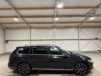 Vaurioauto  passenger cars Volkswagen Passat 1.6TDI 88kW Automaat Highline 2015/2