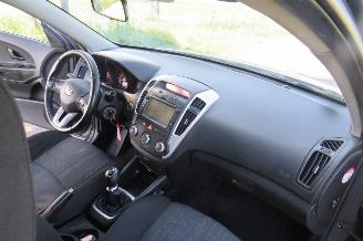 Kia Cee d 1.4 Cvvt 90pk Seven Airco Navigatie Clima Camera   2011 picture 22