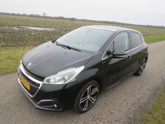 Peugeot 208 1.2 110pk GT Line  5Drs 82.000km nap Leer Camera Navigatie  2016 topstaat picture 3