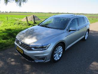 damaged passenger cars Volkswagen Passat 1.4 TSI GTE 156 pk Aut  Hybride Benzine Electrich  Connected Series Plus[ nieuw nieuw staat 2016/11