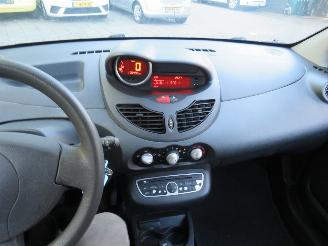 Renault Twingo 1.2 75pk170.000 km 2011-11 Airco schadevrij picture 10