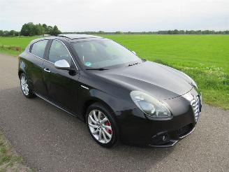 Schadeauto Alfa Romeo Giulietta 1.4 Turbo 120pk progresion 211.000km nap 5Drs  Leer Clima Schuifdak 2011/3