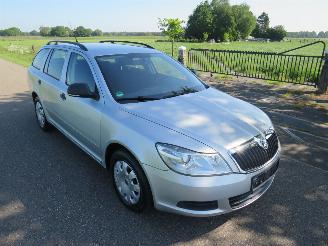 Skoda Octavia 14 TSI 109.000KM Airco 2010 parkeerschade picture 3