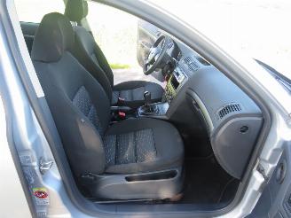 Skoda Octavia 14 TSI 109.000KM Airco 2010 parkeerschade picture 4