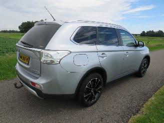 Damaged car Mitsubishi Outlander 2.0  121PK PHEV 4X4 PLUG IN  HYBRIDE EXECUTIVE X LINE EDITION 2015  CAMERA 2015/10