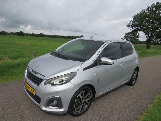 Peugeot 108 1.2 VTI Allure  192.000km  Orgineel Navigatie  Airco  2014 schadevrij picture 17