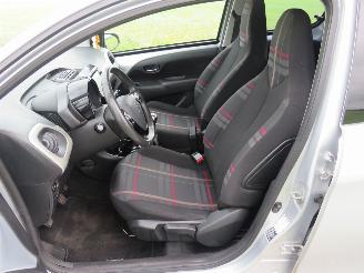 Peugeot 108 1.2 VTI Allure  192.000km  Orgineel Navigatie  Airco  2014 schadevrij picture 19