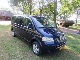 damaged campers Volkswagen  Multvan Vip Bus Camper 2.5  174pk Automaat Luchtvering Lang Dubbel schuifdeur 2009/10