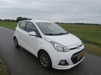 Vaurioauto  passenger cars Hyundai I-10 1.0 I  Motion 2014 [ Nieuwe Model 5drs Airco Stoelverwarming 2014/12