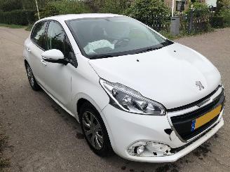 Voiture accidenté Peugeot 208 208 1.5 BlueHDi Blue Lease Active 2019/6