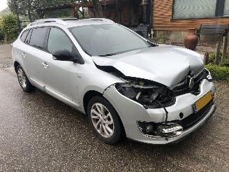 damaged passenger cars Renault Mégane Mégane Estate 1.2 TCe Limited 2015/3