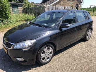 Coche accidentado Kia Ceed 1.4 VVT X-ecutive 2010/1