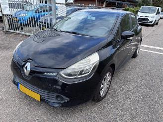 Schadeauto Renault Clio 1.2 collection 2013/8