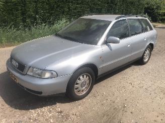 Schadeauto Audi A4 a4 AVANT 1.8 20 V 1998/10